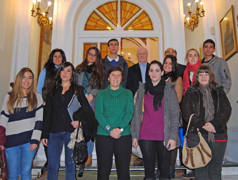 Alumnos UCM en la entrada APM